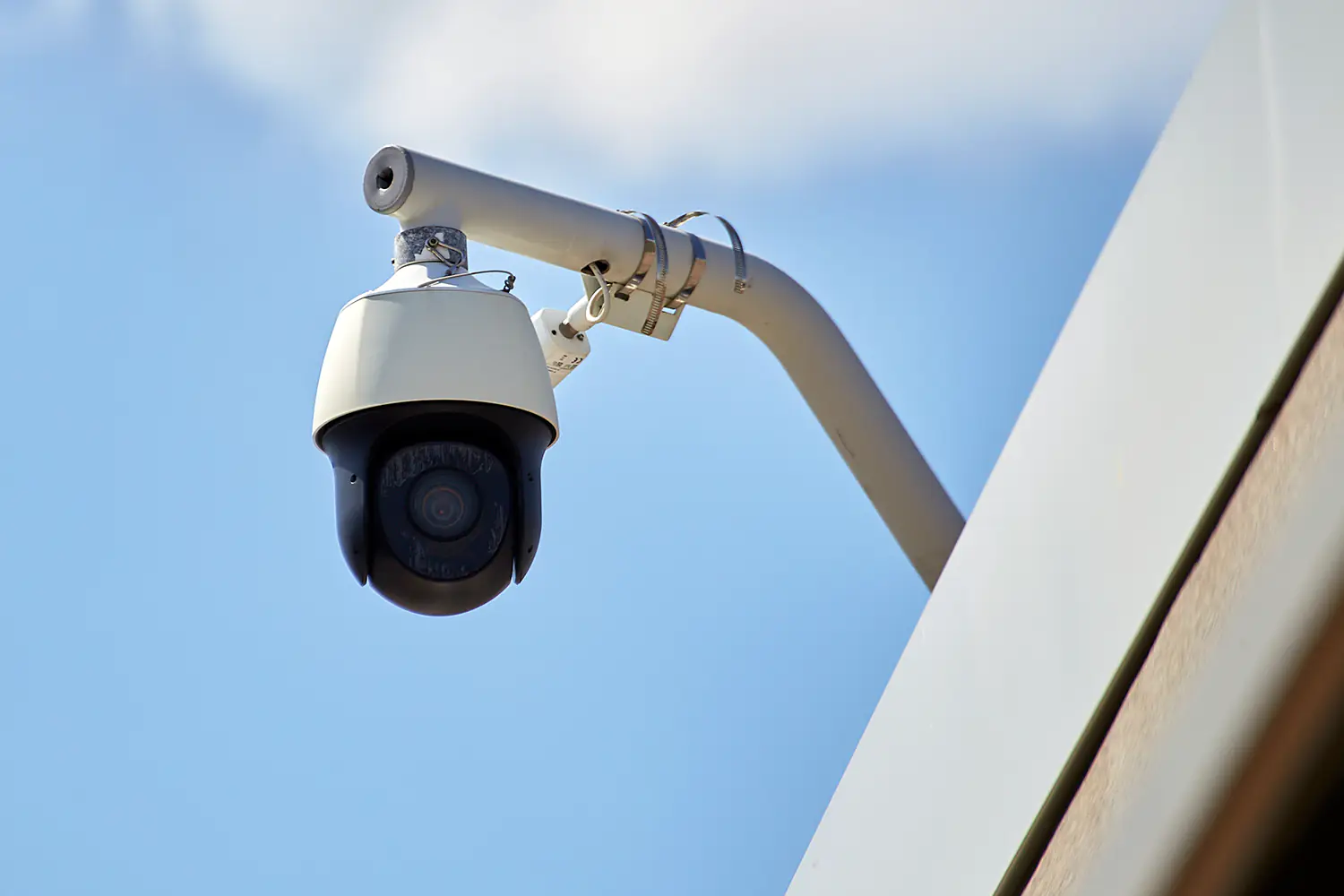 Uniview PTZ camera mounted on a rooftop with a blue sky in the background